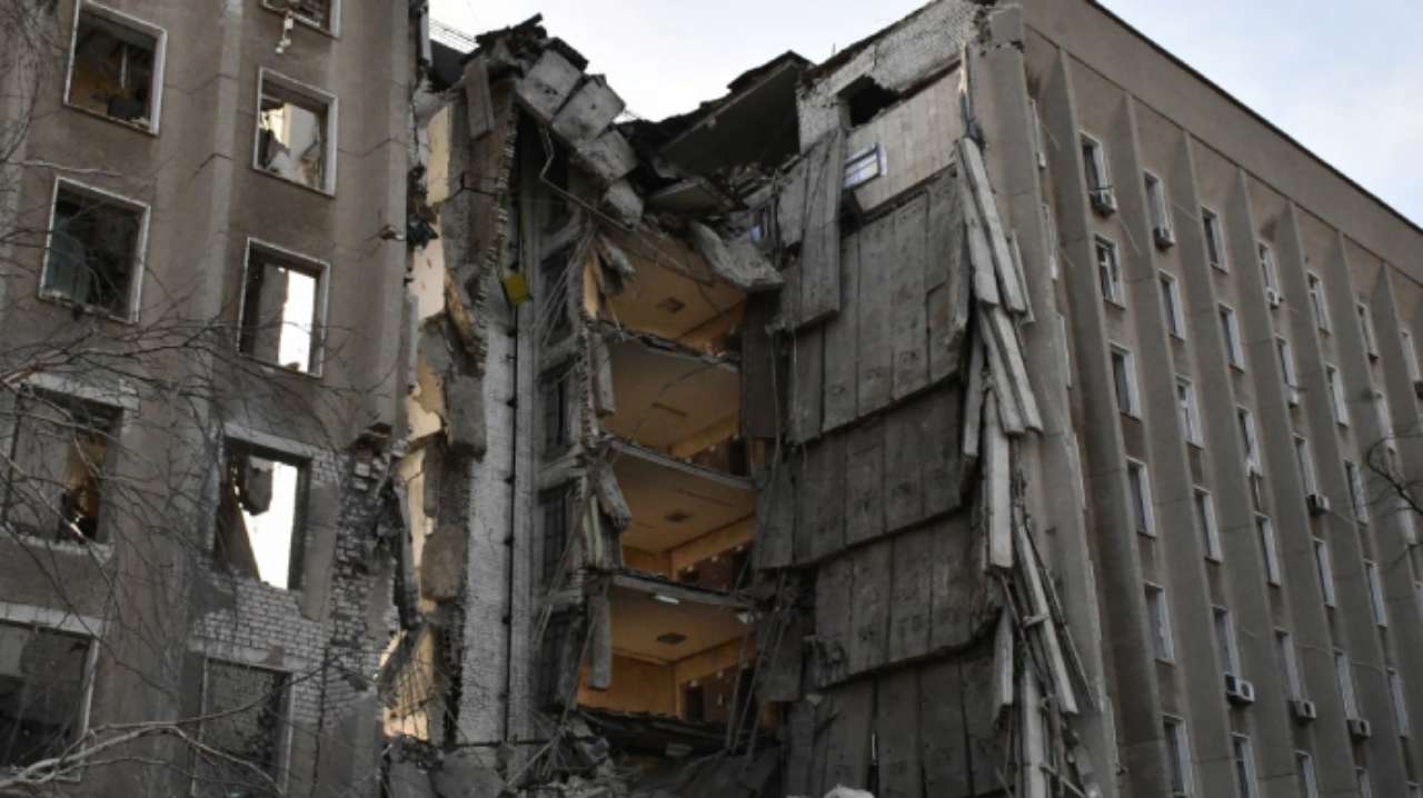 Россияне обстреляли здание николаевской ОГА