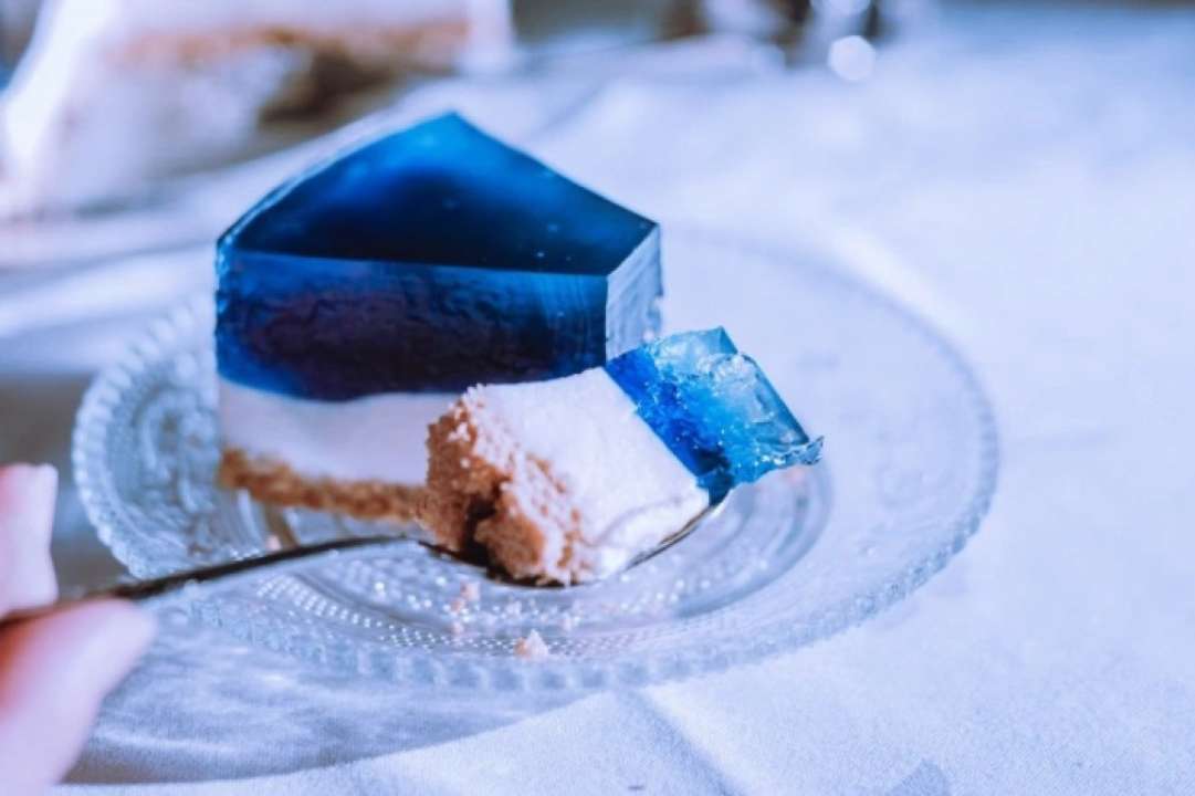 Морський чизкейк: рецепт ніжного десерту, який настільки ж красивий, наскільки й смачний/Фото: Chez_Mitsu/Twitter Кулінарний шедевр: рецепт найкрасивішого чизкейка без випічки