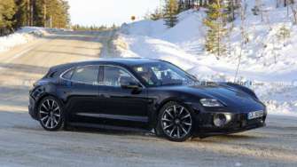 Фото: motor1 Появились шпионские фото нового Porsche Taycan в трех комплектациях