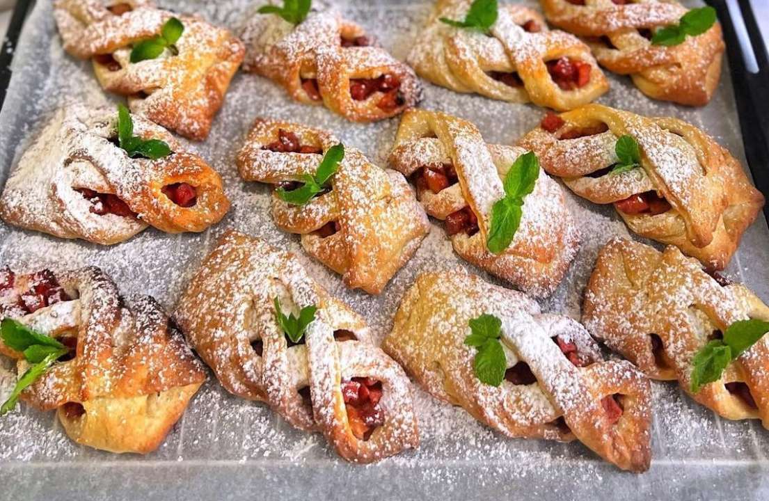 Как приготовить слойки с яблоками и порадовать всех вкусной выпечкой / Фото: instagram.com/stanishevska Как приготовить слойки с яблоками и порадовать всех вкусной выпечкой / Фото: instagram.com/stanishevska