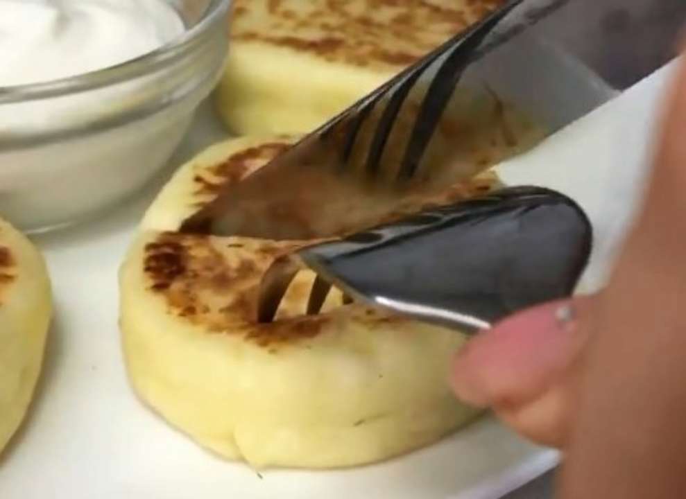 Вкусные сырники с необычной изюминкой/Фото: Instagram Вкусные сырники с шоколадом