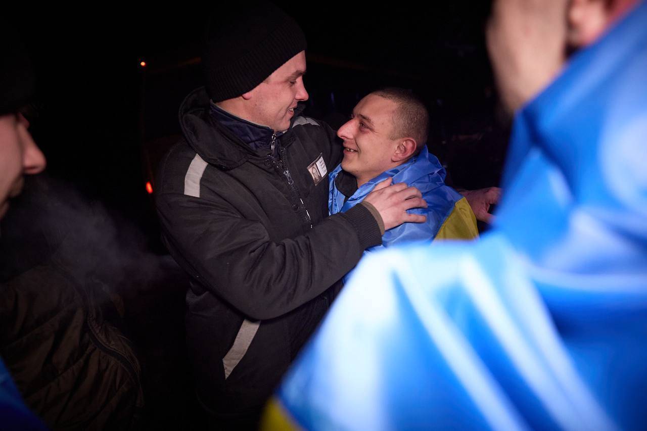 Фото: Володимир Зеленський/Telegram В Украину из российского плена вернулись еще 100 военных