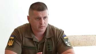 Начальника одного из ТЦК Ровенской области, которого в кабинете снимала скрытая камера, переведут в боевую часть/Фото: insiderUKR Начальник ривненского ТЦК, который попал в скандал, написал рапорт на увольнение