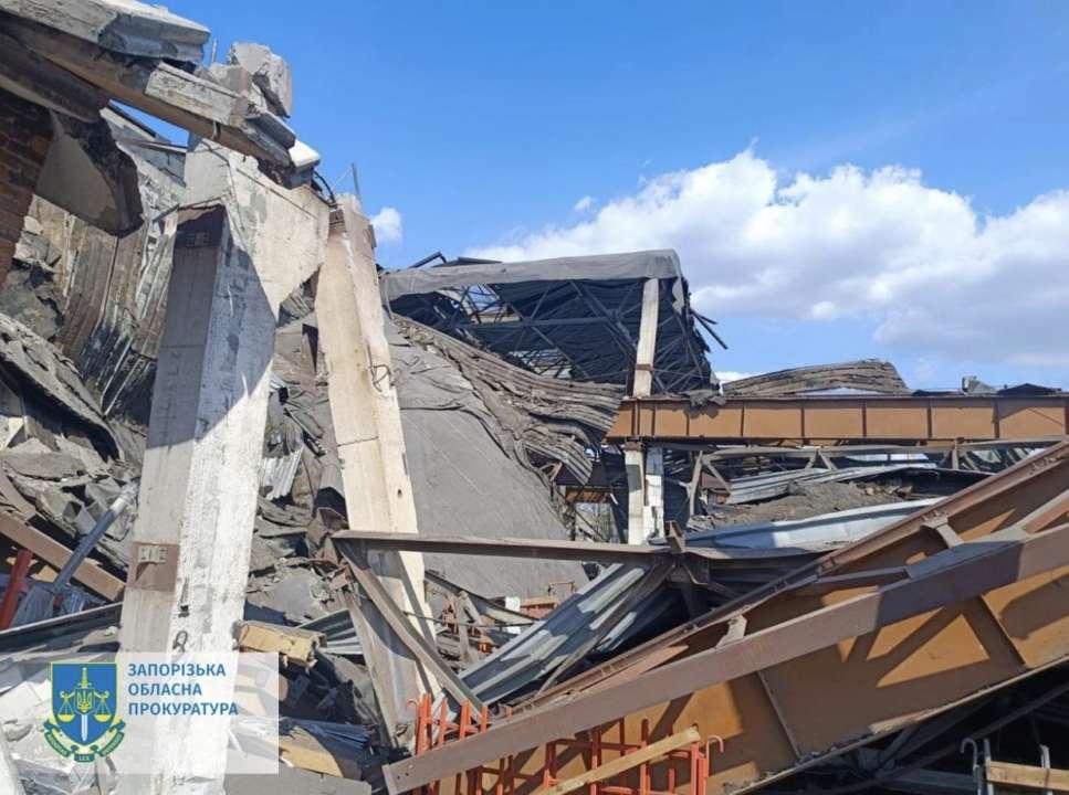 россияне ударили по Запорожью В Запорожье россияне убили трех человек: последствия ракетного удара по инфраструктуре города