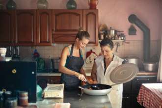 Диетолог назвал продукты, которые можно есть перед сном без вреда фигуре/Фото: Pexels Диетологи назвали продукты для похудения, которые можно есть перед сном