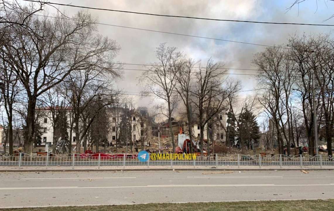 Італія запропонувала відновити Драматичний театр у Маріуполі/Фото: Telegram/Автор: informatsia_obstanovka Театр
