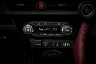 Toyota представила седан за $15 тысяч с малым расходом топлива/Фото: Toyota Toyota