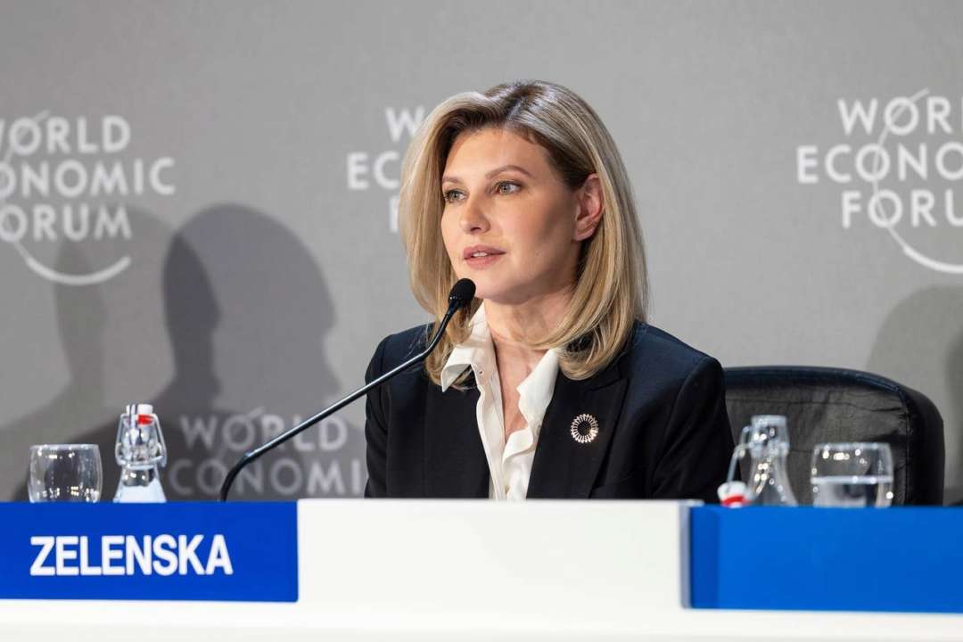 Реальность украинских детей: Елена Зеленская поделилась фото школьников в укрытиях