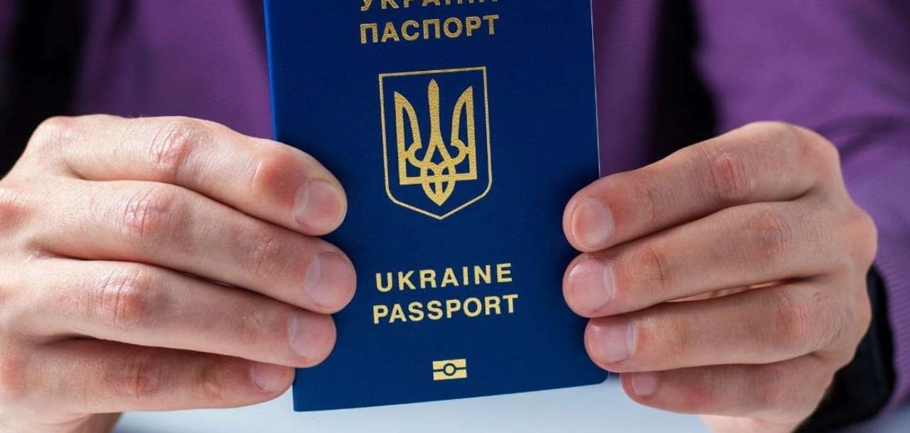 В Черновицкой области разрешили проверять документы на улице. Фото: Vista Create мобилизация 2023