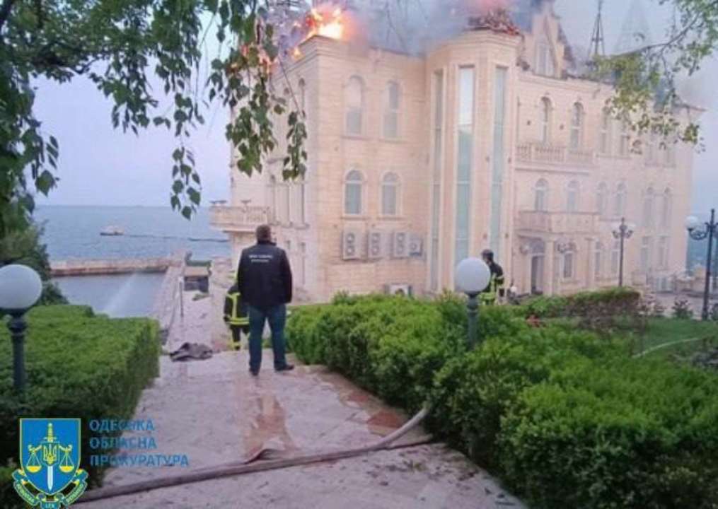 Він зазначив, що під час атаки на Одесу росіяни використали балістичну ракету "Іскандер" із касетним боєзарядом Він зазначив, що під час атаки на Одесу росіяни використали балістичну ракету "Іскандер" із касетним боєзарядом