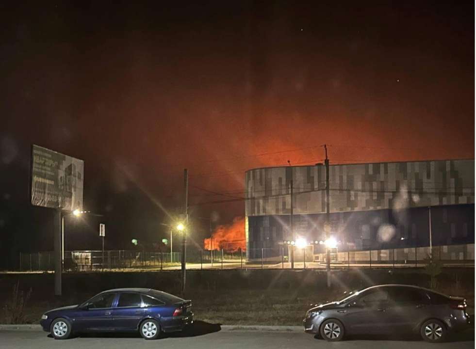 З'явилися ефектні кадри роботи дронів по аеродрому у воронезькій області рф/Фото: соцмережі З'явилися ефектні кадри роботи дронів по аеродрому у воронезькій області рф/Фото: соцмережі