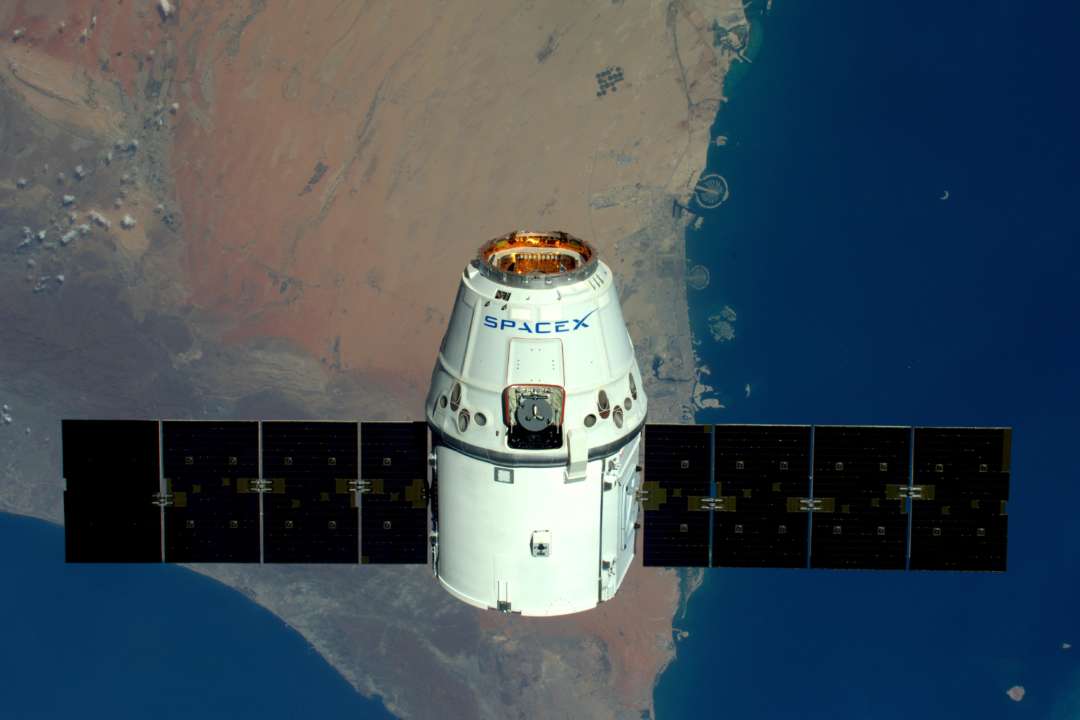 SpaceX буде транслювати рекламу в космосі
