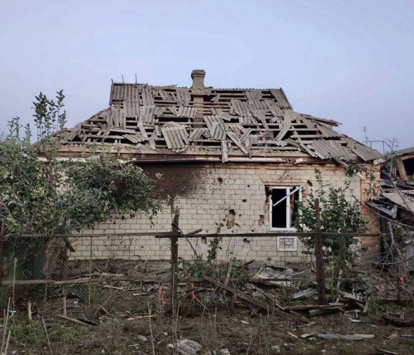 Оккупанты обстреляли ночью Днепр и Запорожье/Фото: Валентин Резниченко/Telegram Разрушенный российскими обстрелами дом на Днепропетровщине