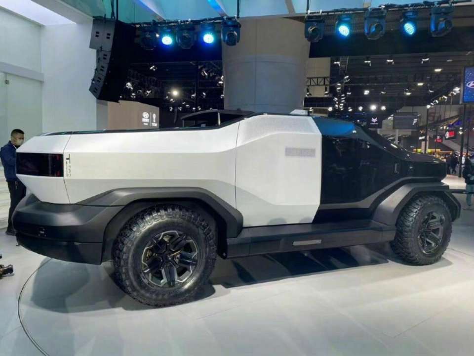 В Китаї представили конкурента Teslа Cybertruck/Фото: Carscoops Китайський електропікап IAT T-Mad