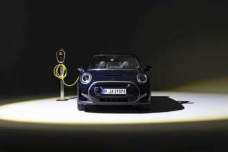 Фото: MINI Mini представила перший повністю електричний кабріолет Cooper SE Convertible. Фото