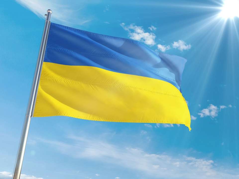 За попытку сорвать украинский флаг в Праге оштрафовали 14 нарушителей