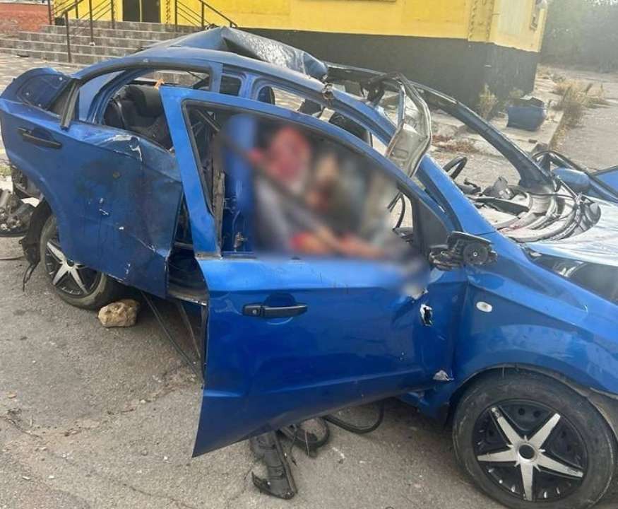 Автомобиль, попавший под обстрел в Бериславе