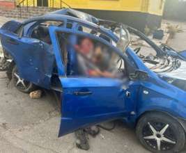 У Бериславі росіяни обстріляли цивільне авто/Фото: Олександр Прокудін/Telegram Авто, яке потрапило під обстріл у Бериславі