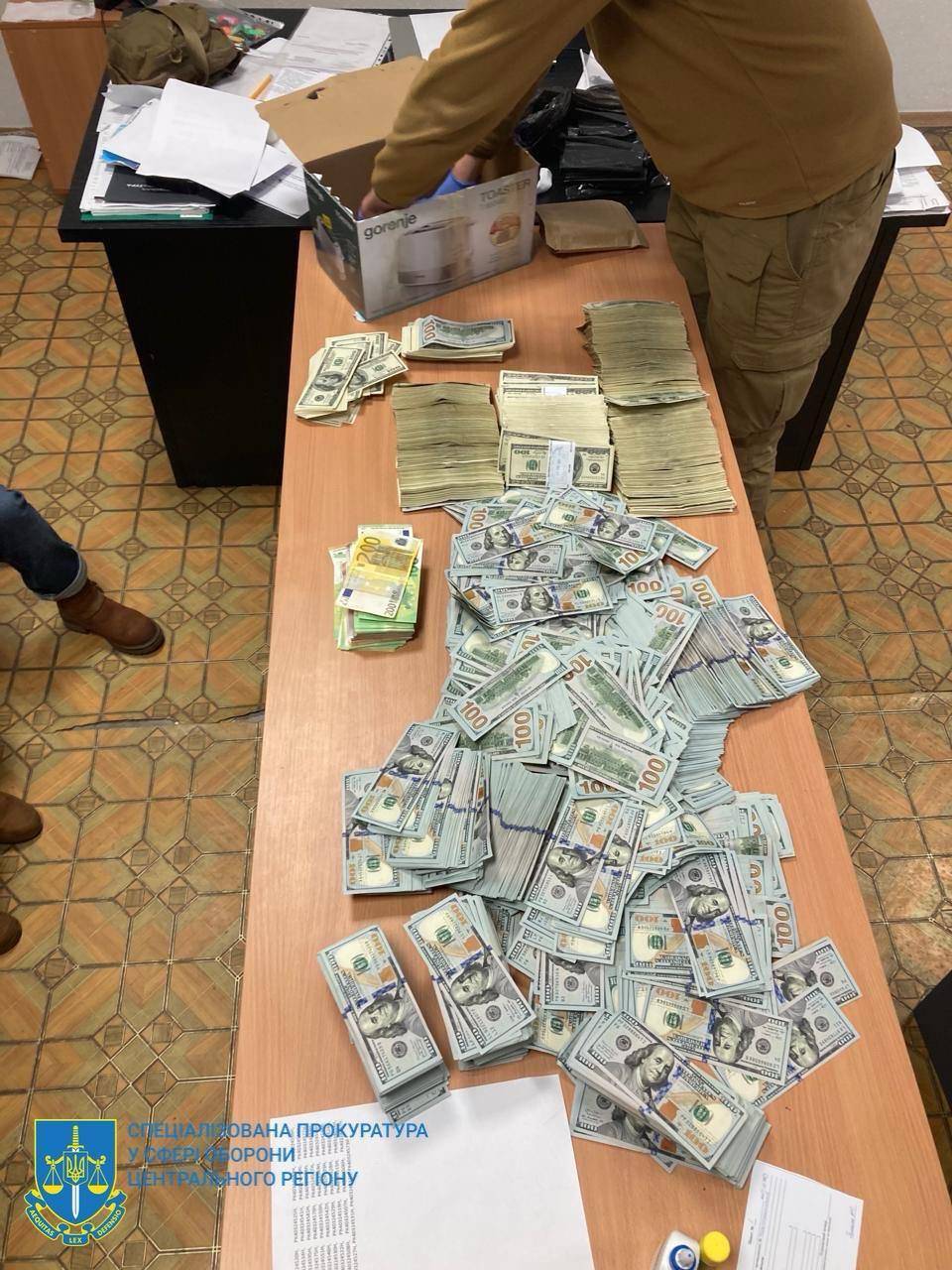Повідомлено про підозру ексголові ВЛК на Чернігівщині, який отримав хабар за визнання чоловіка непридатним до військової служби/Фото: Офіс генпрокурора Повідомлено про підозру ексголові ВЛК на Чернігівщині, який отримав хабар за визнання чоловіка непридатним до військової служби/Фото: Офіс генпрокурора