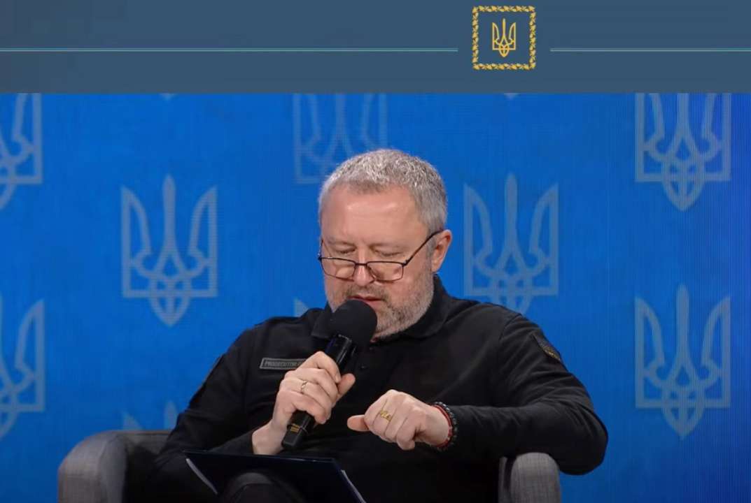 Нардеп "подорожує з однієї країни в іншу"