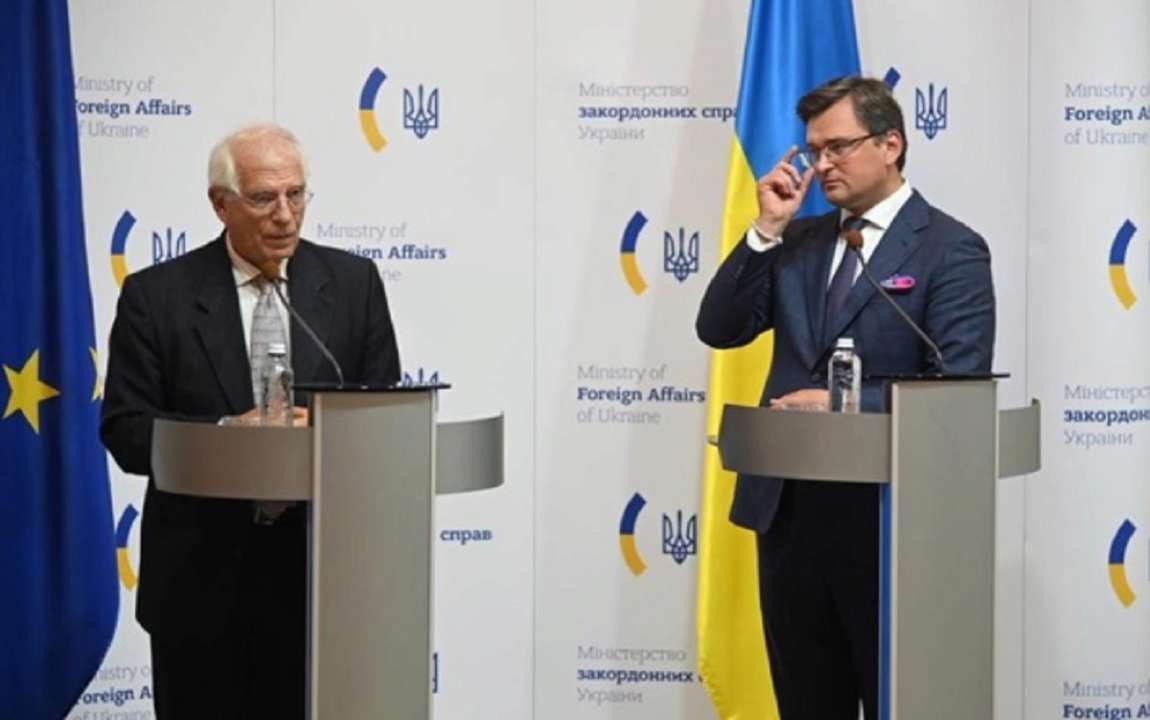 Кулеба зателефонував Боррелю і закликав ЄС посилити тиск на Росію