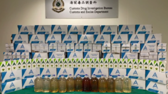 У Гонконг під виглядом кокосової води намагалися провезти наркотиків на $1 мільярд/Фото: Австралійська федеральна поліція Перехоплена партія метамфетаміну у вигляді кокосової води