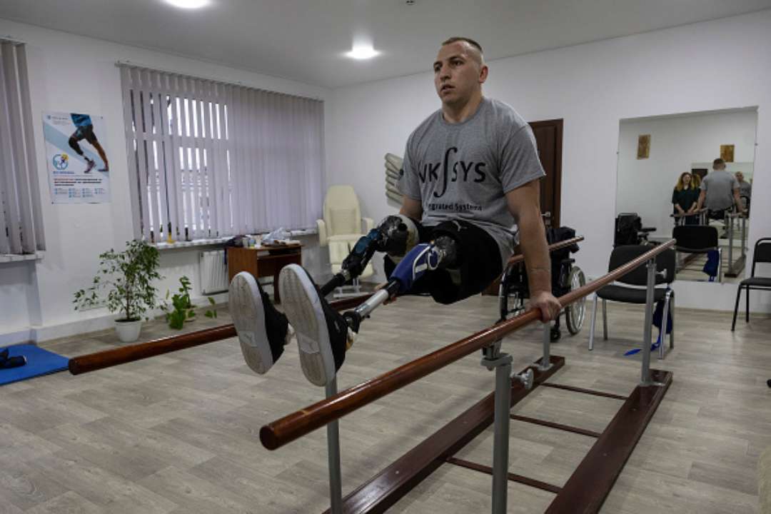 Чи потрібно учаснику бойових дій сплачувати за протезування/Фото: Paula Bronstein /Getty Images Чи може учасник бойових дій отримати безоплатне протезування
