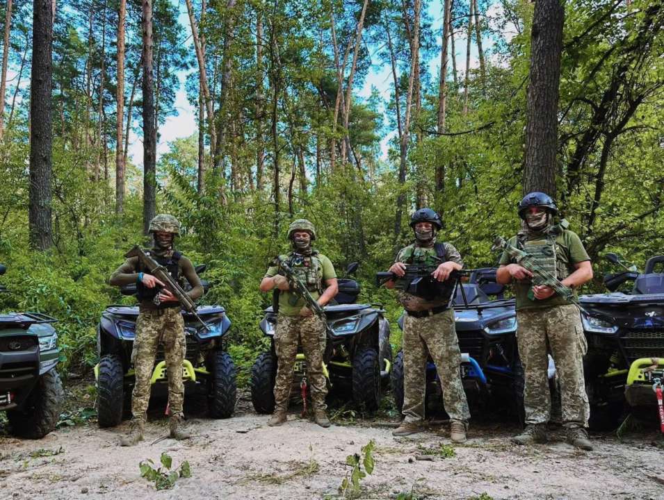 ГУР получили семь квадроциклов от "Другої ріки". Фото разведчиков Разведчики получили квадроциклы