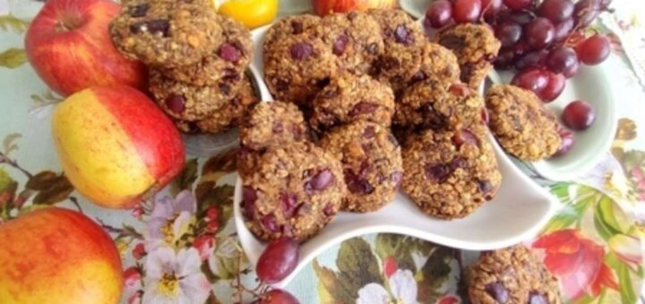 Рецепт вкусного печенья с яблоками и финиками