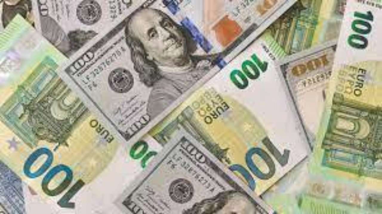 Долар, євро і злотий майже не змінились у ціні: курс валют на 4 лютого