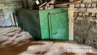 Фото: МВД Украины (Facebook) В Винницкой области фермер закрыл в сушилке для фруктов своего рабочего: в чем провинился мужчина