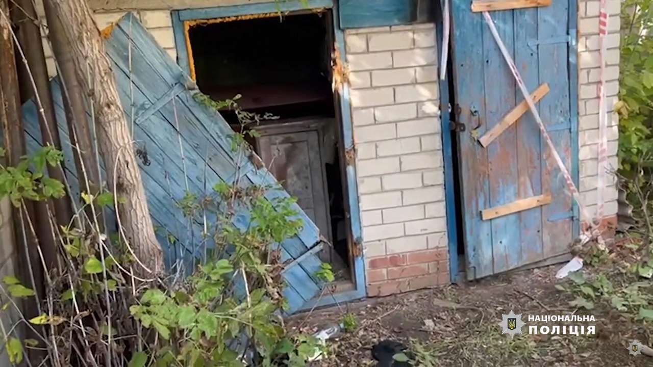 Утримували місцевих у нелюдських умовах: у Харківській області знайшли катівню окупантів. Відео