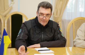 Данилов порадив друзям путіна подбати про світло у в'язницях України/Фото: РНБО Данилов порадив друзям путіна подбати про світло у в'язницях України/Фото: РНБО