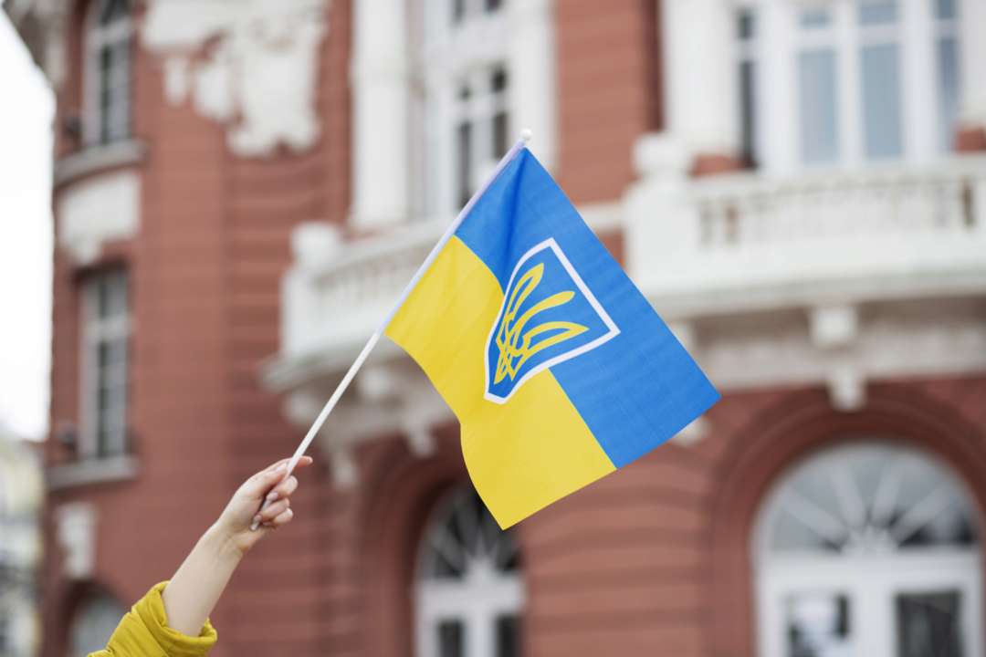 Флаг Украины в руках