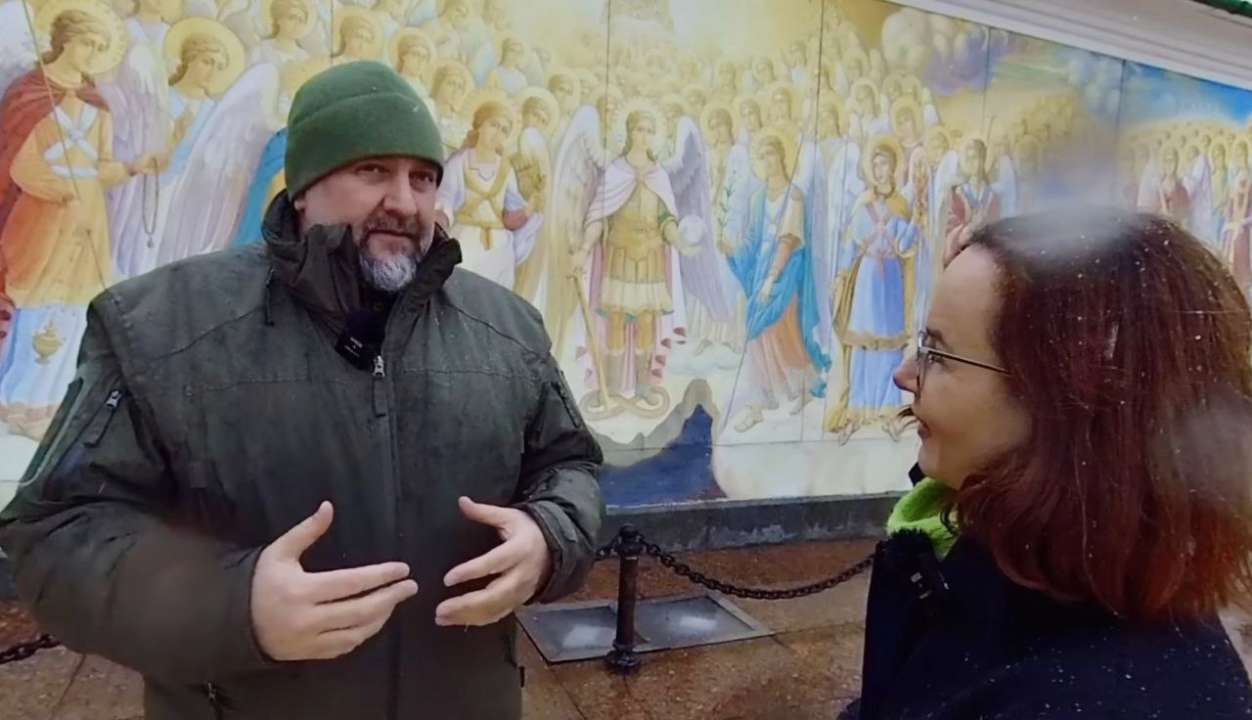Костянтин Холодов назвав фактори, від яких залежатиме перемога / Скриншот з відео на Ютуб-каналі "Жовті Кеди з Юлією Бориско" Отець Костянтин Холодов назвав фактори, від яких залежатиме перемога над рф