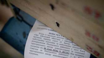 Начальника ТЦК запросили на сесію Канівської міської ради для знайомства з депутатами, а він вручив їм повістки/Фото: 18000.com.ua Повістка замість знайомства: в Черкаській області начальник ТЦК вручив повістки депутатам (відео)
