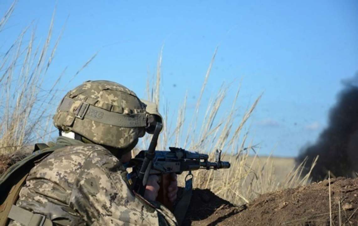 На Донбассе боевики открывали огонь из тяжелого вооружения