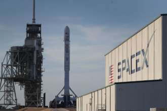 SpaceX на місяць перенесла запуск українського супутника "Січ 2-30"/фото: Joe Raedle/Getty Images SpaceX відклала запуск українського супутника