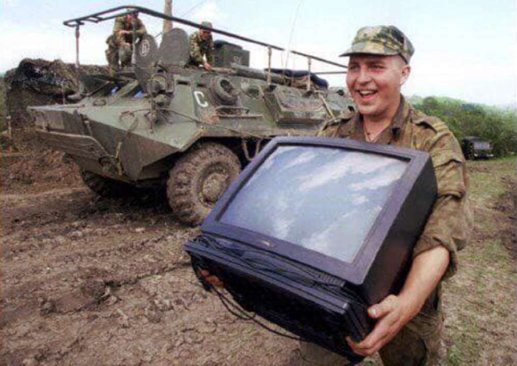 РФ легалізувала мародерство для армії на території України/Фото: facebook.com/DefenceIntelligenceofUkraine РФ легалізувала мародерство для армії на території України