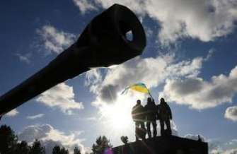 Украинские воины учились командовать и управлять танком Украинские воины учились командовать и управлять танком