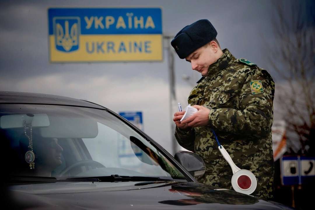 Мужчины, которые выехали за границу во время войны, могут платить штраф после возвращения - Клименко