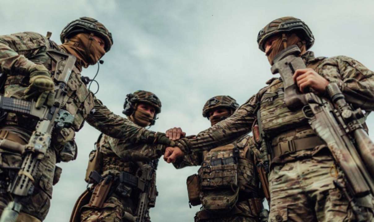 Благодаря вам: знаменитости поздравляют украинских защитников с Днем ВСУ
