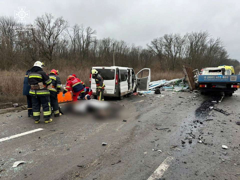 В Ізюмському районі сталася потрійна ДТП/Фото: ДСНС На Харківщині внаслідок ДТП 6 людей загинули, 5 постраждали – ДСНС