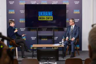 Конфайнмент над разрушенным реактором энергоблока ЧАЭС не может выполнять изоляционную функцию/фото: Медиацентр "Украина" Конфайнмент над разрушенным реактором энергоблока ЧАЭС не может выполнять изоляционную функцию