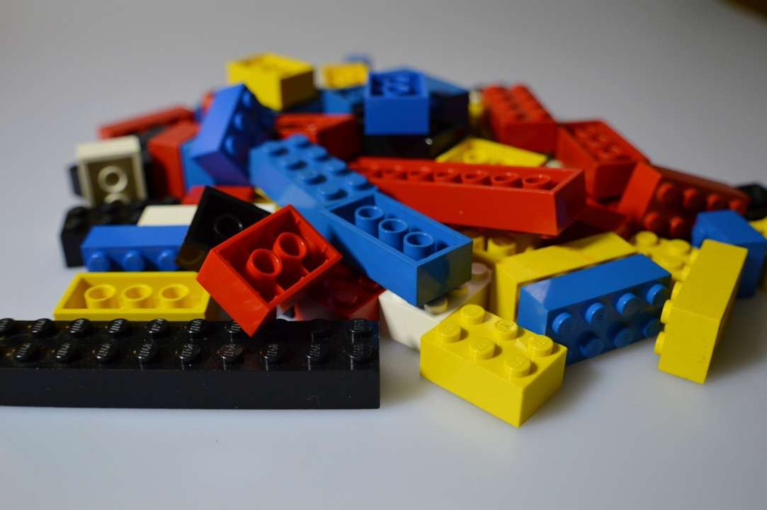 Майже 12 тис. деталей: Lego створила найбільший в історії конструктор