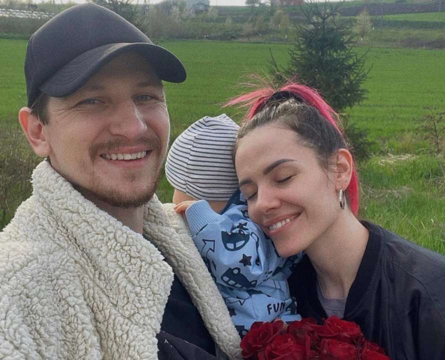 "Машину нормально так пом'яло": MamaRika з сином та чоловіком потрапила у ДТП. Фото