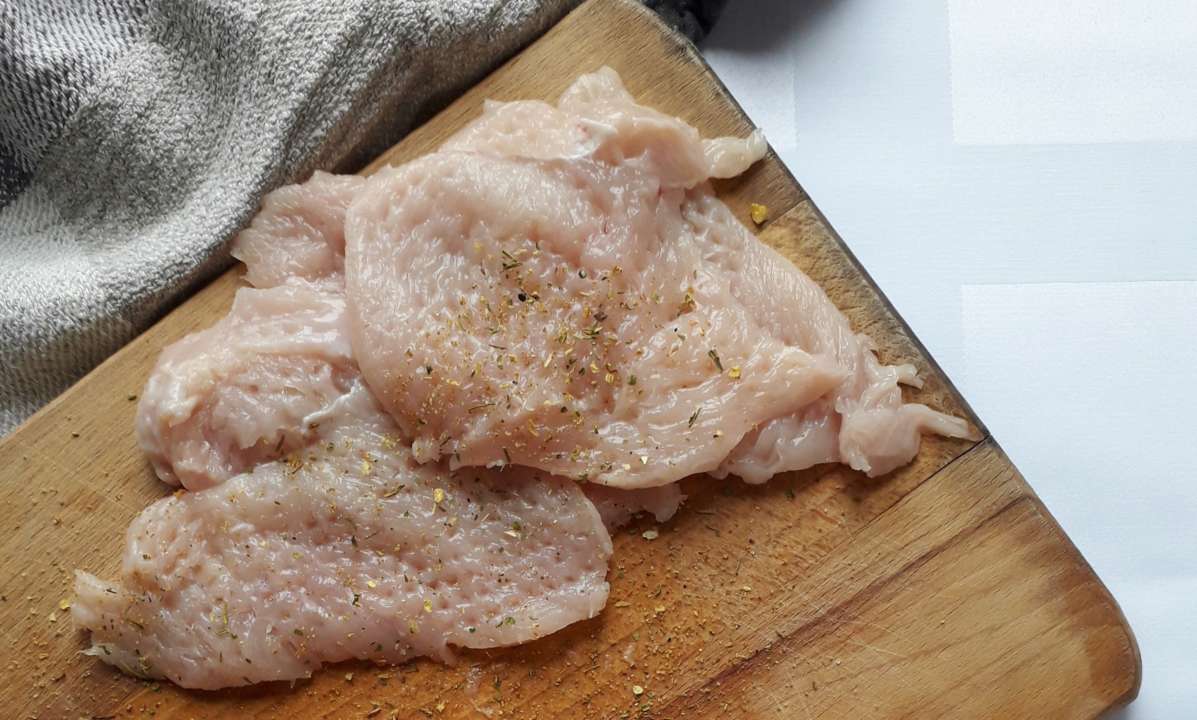 Рецепт домашньої тушонки з курки/Фото: pexels Запас м'яса на зиму: рецепт домашньої тушонки з курки