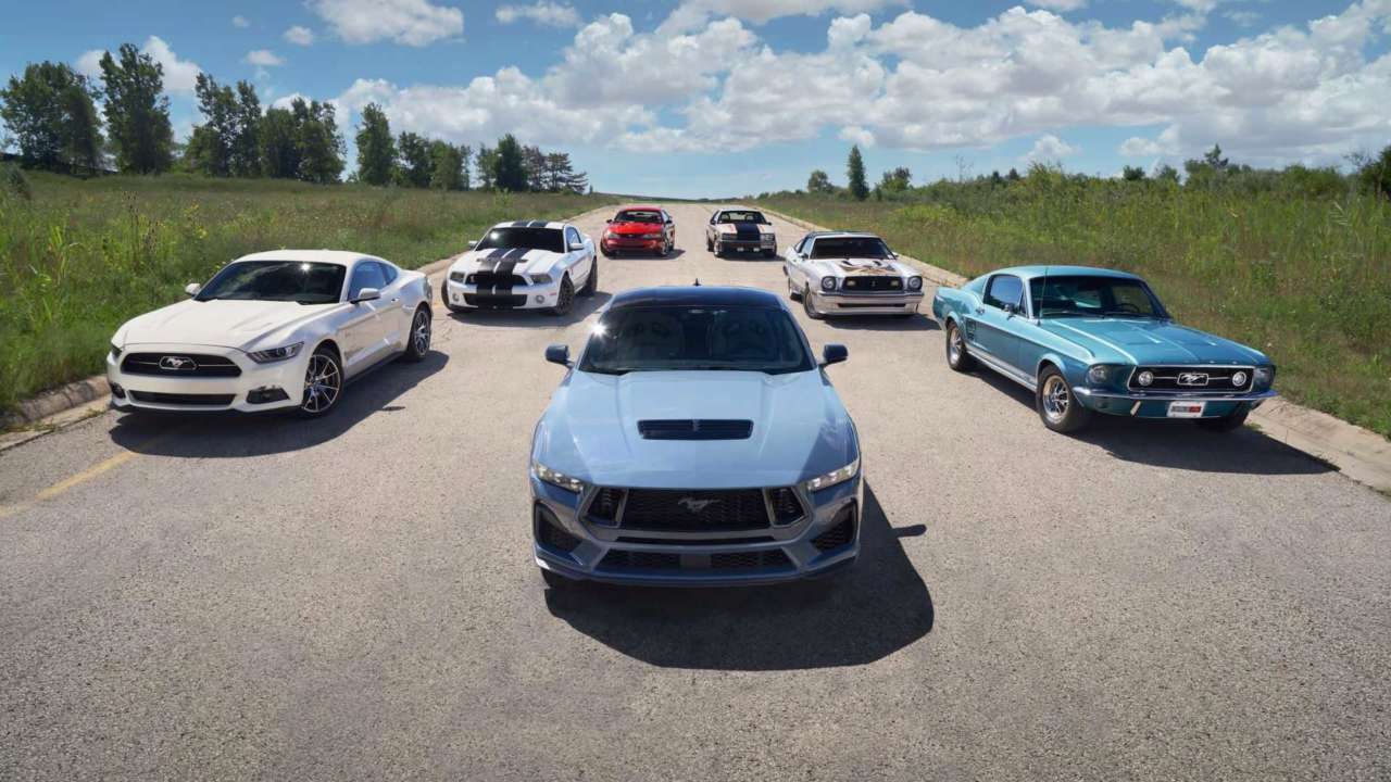 Ford Mustang GT семи поколений
