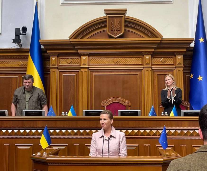 До Києва також приїхала премʼєр-міністерка Данії Метте Фредеріксен, їй подякували за F-16. Вона виступила у ВРУ До Києва також приїхала премʼєр-міністерка Данії Метте Фредеріксен, їй подякували за F-16. Вона виступила у ВРУ