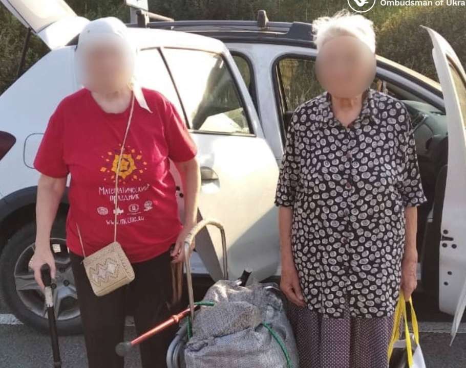 С временно оккупированных территорий удалось вернуть два пожилых человека и 12-летнего парня. Фото: Офис Омбудсмана вот возвращения